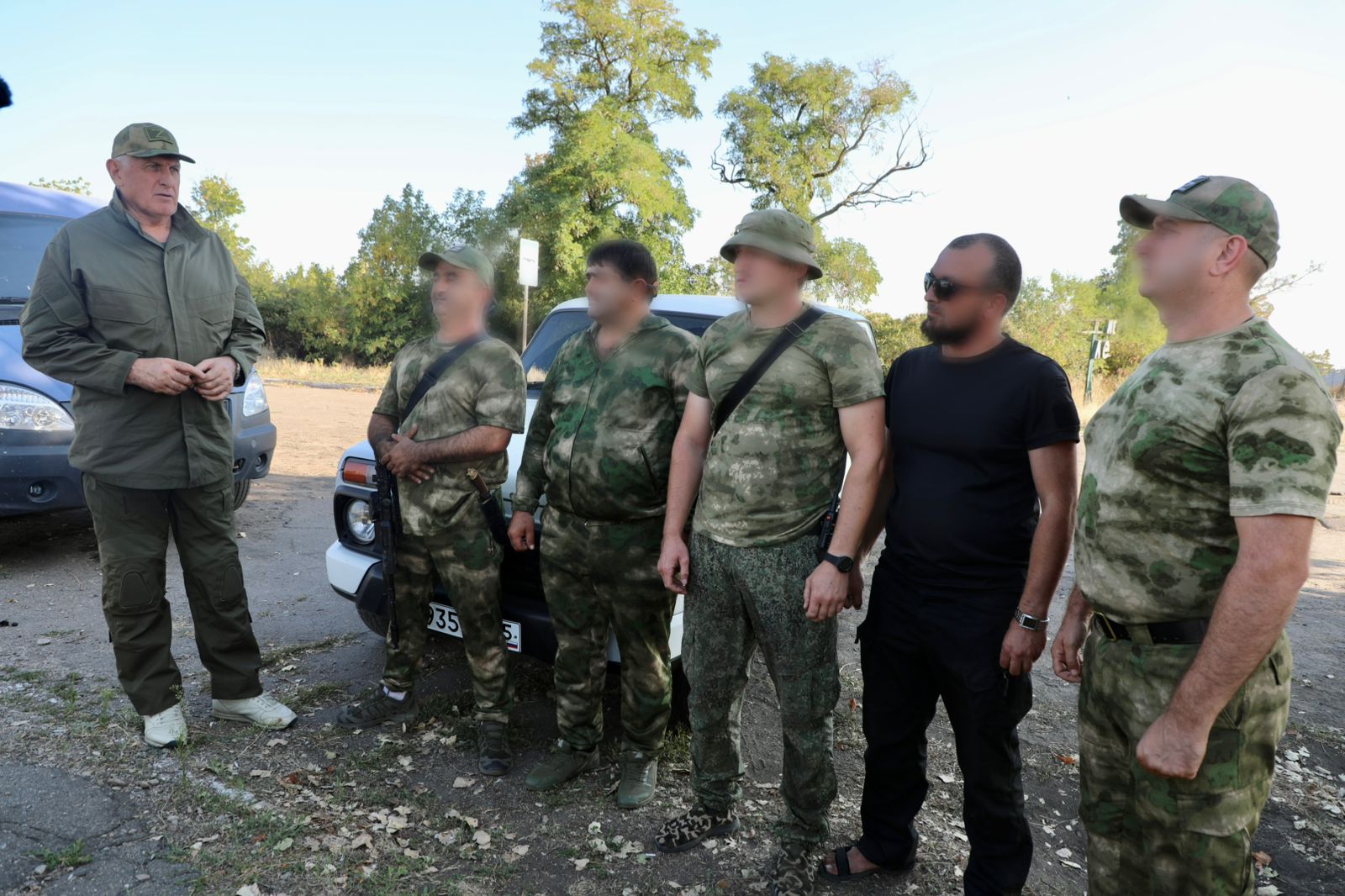 Абдулмуслим Абдулмуслимов подарил автомобиль «Нива» дагестанским бойцам на СВО